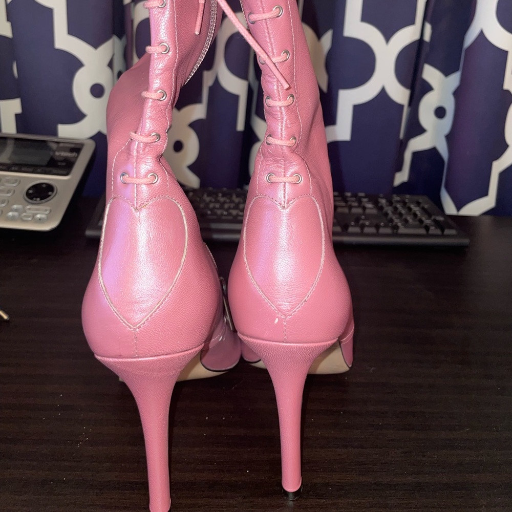 I’m selling XOXO beautiful boots